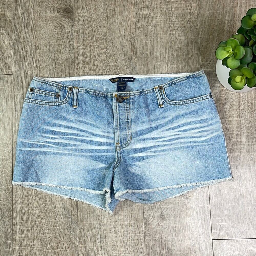 ABERCROMBIE & FITCH Light Wash Two Tone Faded Denim Shorts